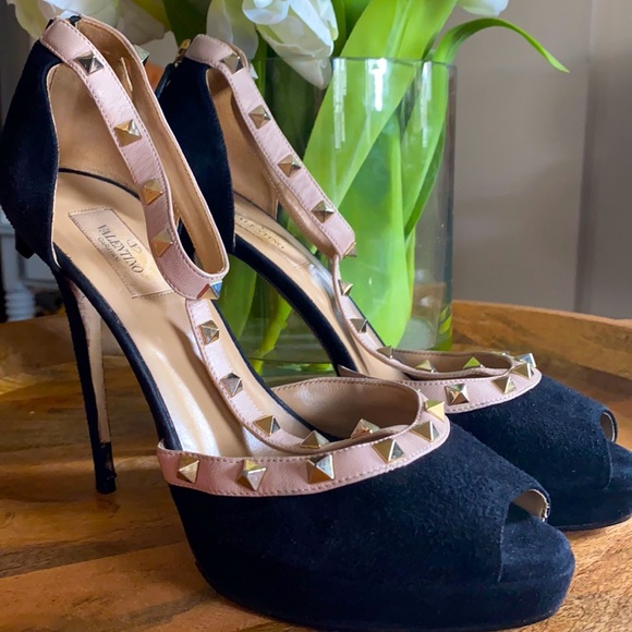 Valentino Garavani Shoes - Valentino Garavani peep toe stud high heel size 40